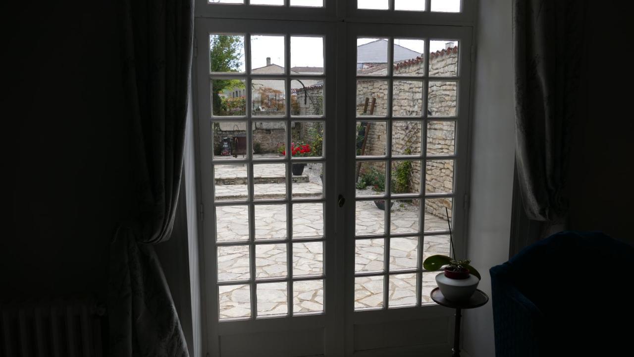 Saint-Sauveur-d'AunisLa Rochelle Et L'Aunis住宿加早餐旅馆 外观 照片